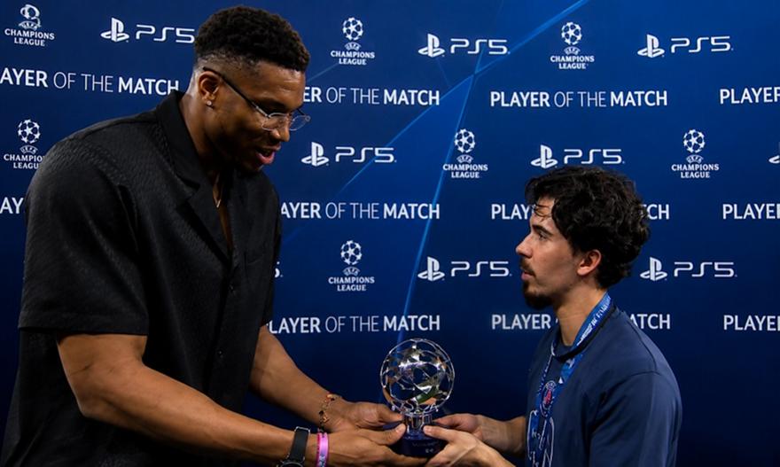 Ο Βιτίνια MVP του τελικού, πήρε το βραβείο από τον Γιάννη Αντετοκούνμπο!