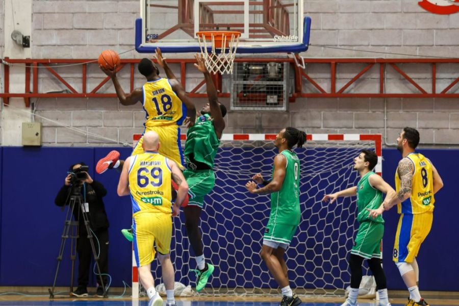 Έβδομο ροζ φύλλο για ΑΠΟΕΛ