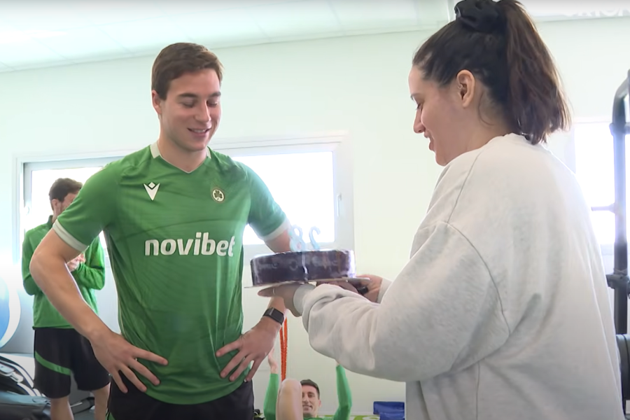 ΟΜΟΝΟΙΑ: Προπόνηση και... τούρτα στον Άιτινγκ (ΒΙΝΤΕΟ)