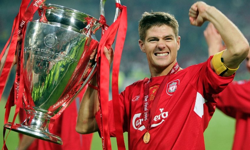 Κανείς σαν τον Stevie G: Ο κόσμος της Λίβερπουλ ανέδειξε τον Τζέραρντ ως κορυφαίο όλων των εποχών! (BINTEO)