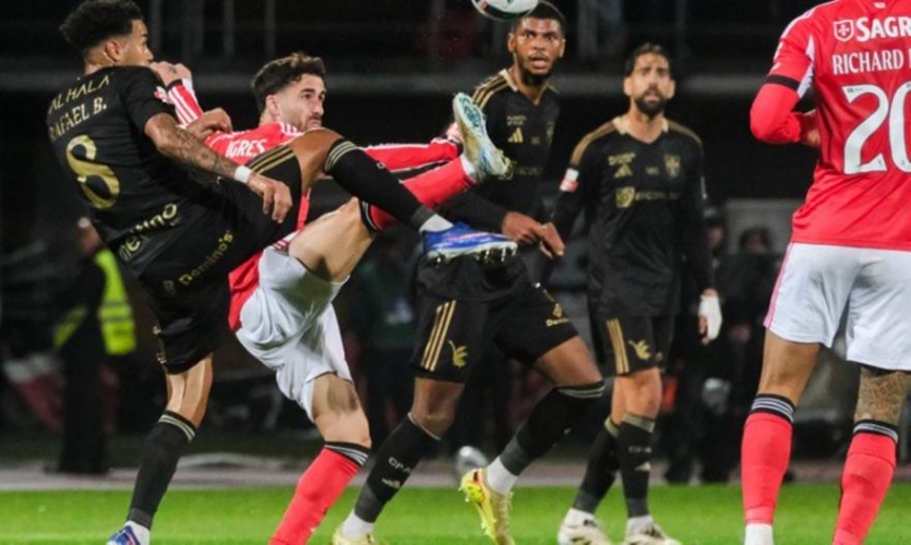 «Κόλλησε» η Μπενφίκα του Μουρίνιο και έμεινε τρίτη και... καταϊδρωμένη