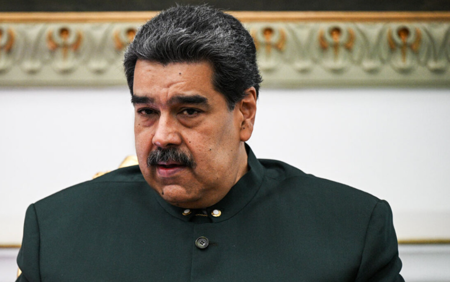 Φωτογραφία του Νικολάς Μαδούρο μετά τη σύλληψή του έδωσε στη δημοσιότητα o Τραμπ - Μεταφέρεται στο Γκουαντάναμο