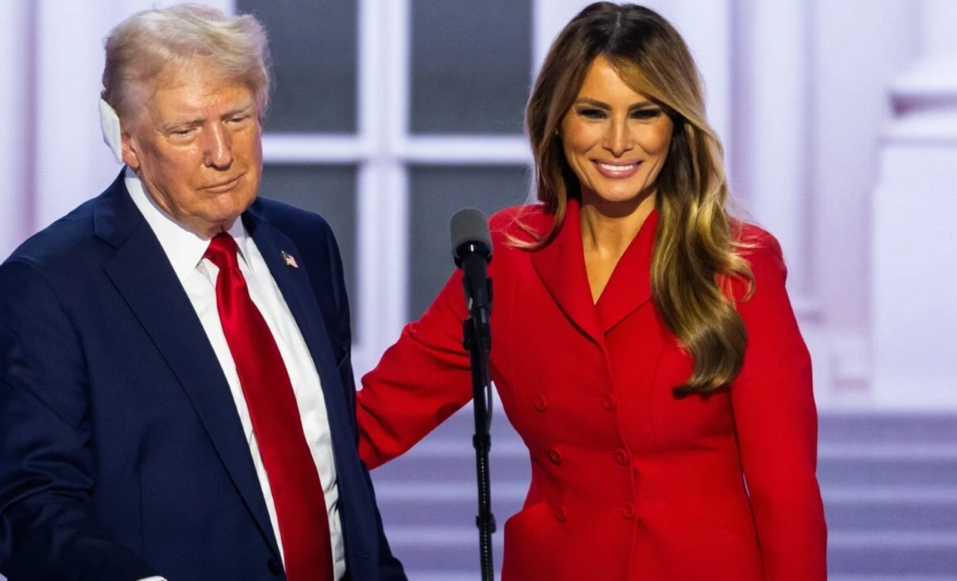 Ντόναλντ ντελούλου Τραμπ: Αναφέρθηκε εκτενώς στα... εσώρουχα της Μελάνια σε ομιλία του για την οικονομία (BINTEO)