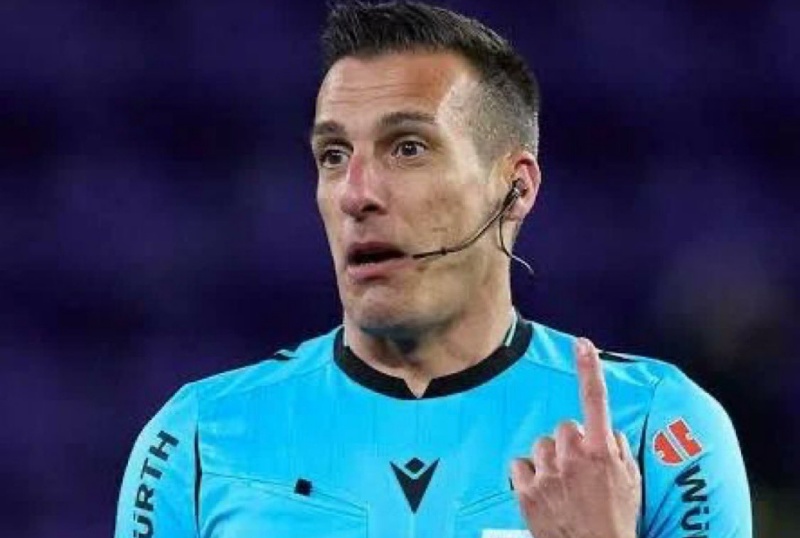 Πρώην διαιτητής αποκαλύπτει: Απέβαλε Ρονάλντο, δέχθηκε τηλεφώνημα και... έκανε ΔΥΟ χρόνια να ξανασφυρίξει ματς της Ρεάλ!