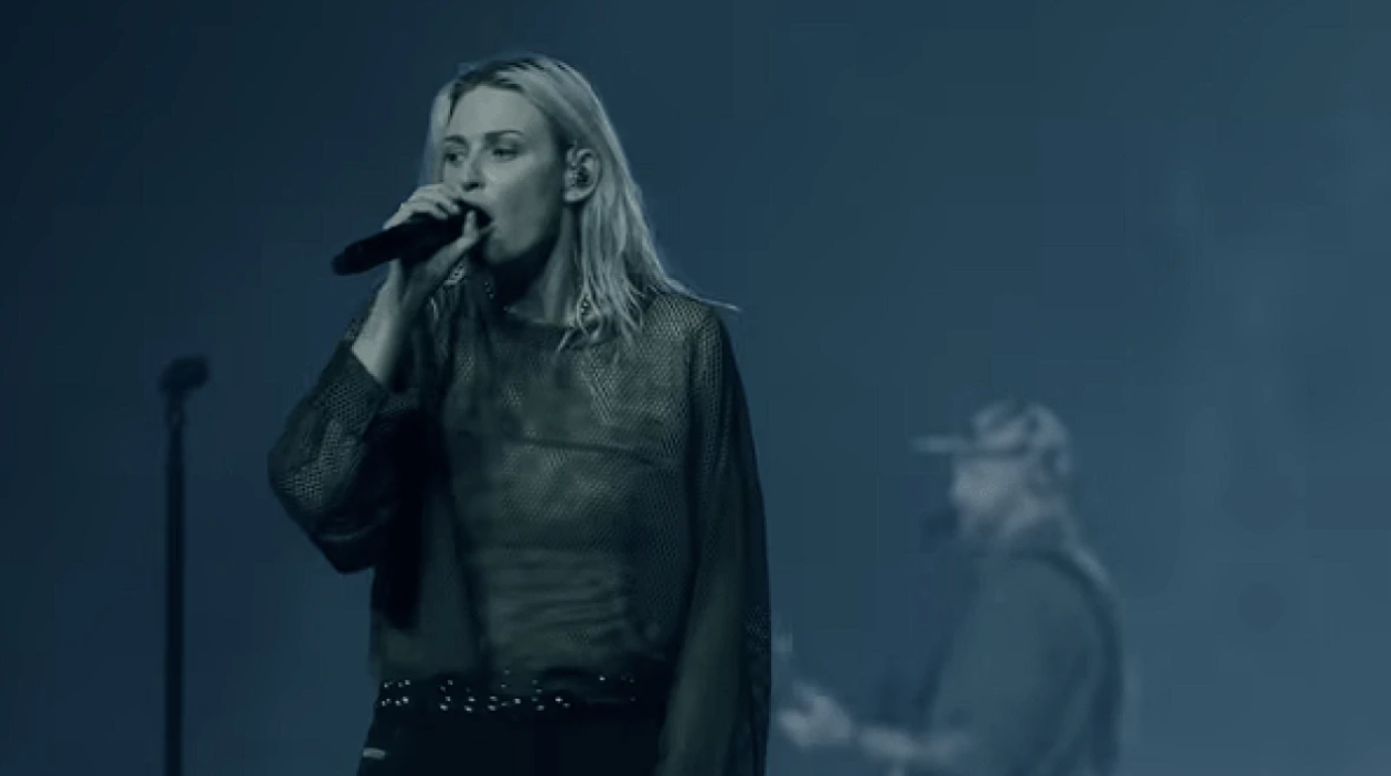 Η τραγουδίστρια των Linkin Park τίμησε την μνήμη του Μαραντόνα με τον πιο... ιδιαίτερο τρόπο 