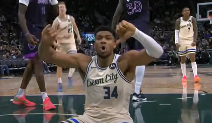 Οργισμένος ο Αντετοκούνμπο από τις αποδοκιμασίες των οπαδών των Μπακς: Τους γιούχαρε μέσα από το παρκέ! (ΒΙΝΤΕΟ)