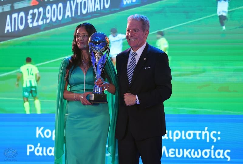 ΔΙΠΛΗ βράβευση για Μαέ: Κορυφαίος της χρονιάς και πρώτος σκόρερ!