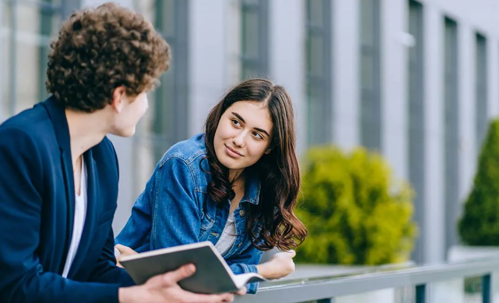 Γιατί λέμε λευκά ψέματα – Πόσο αθώα είναι τελικά;