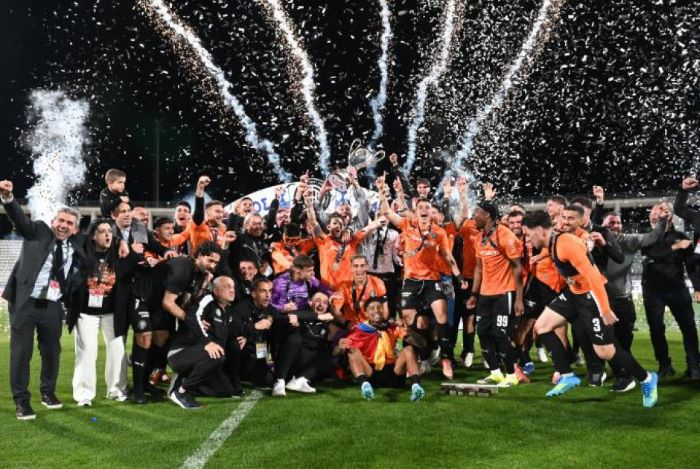 O «δικός» μας που το σήκωσε… πλάι στον Κόντη! (ΦΩΤΟ)