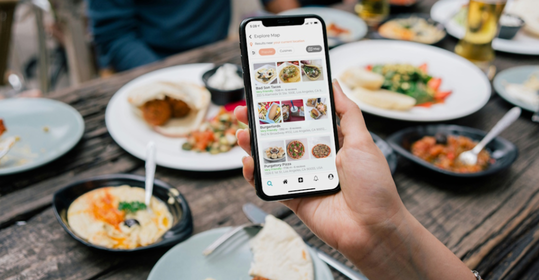 Αυτά τα εστιατόρια πλέον σου απαγορεύουν… να χρησιμοποιείς το κινητό - Τι ισχύει