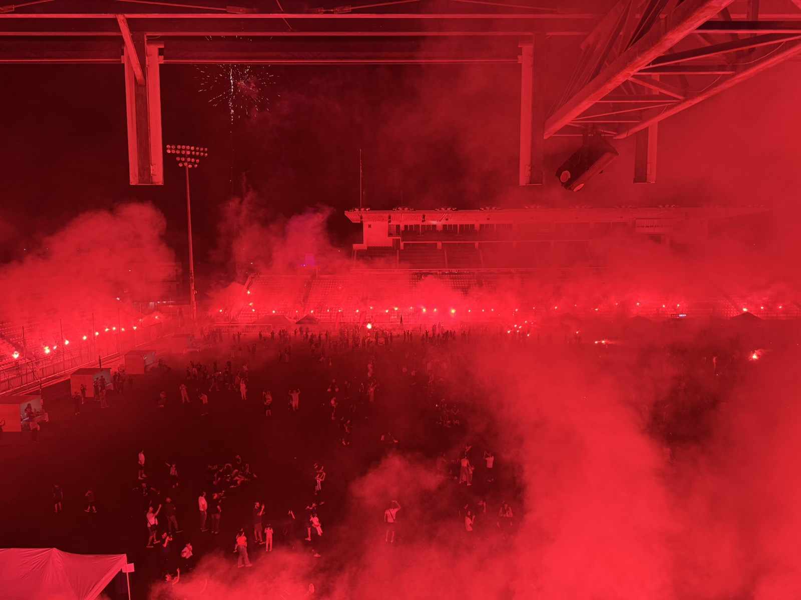 Φοβερές εικόνες: Το εντυπωσιακό PYRO SHOW των Μαχητών (ΒΙΝΤΕΟ)