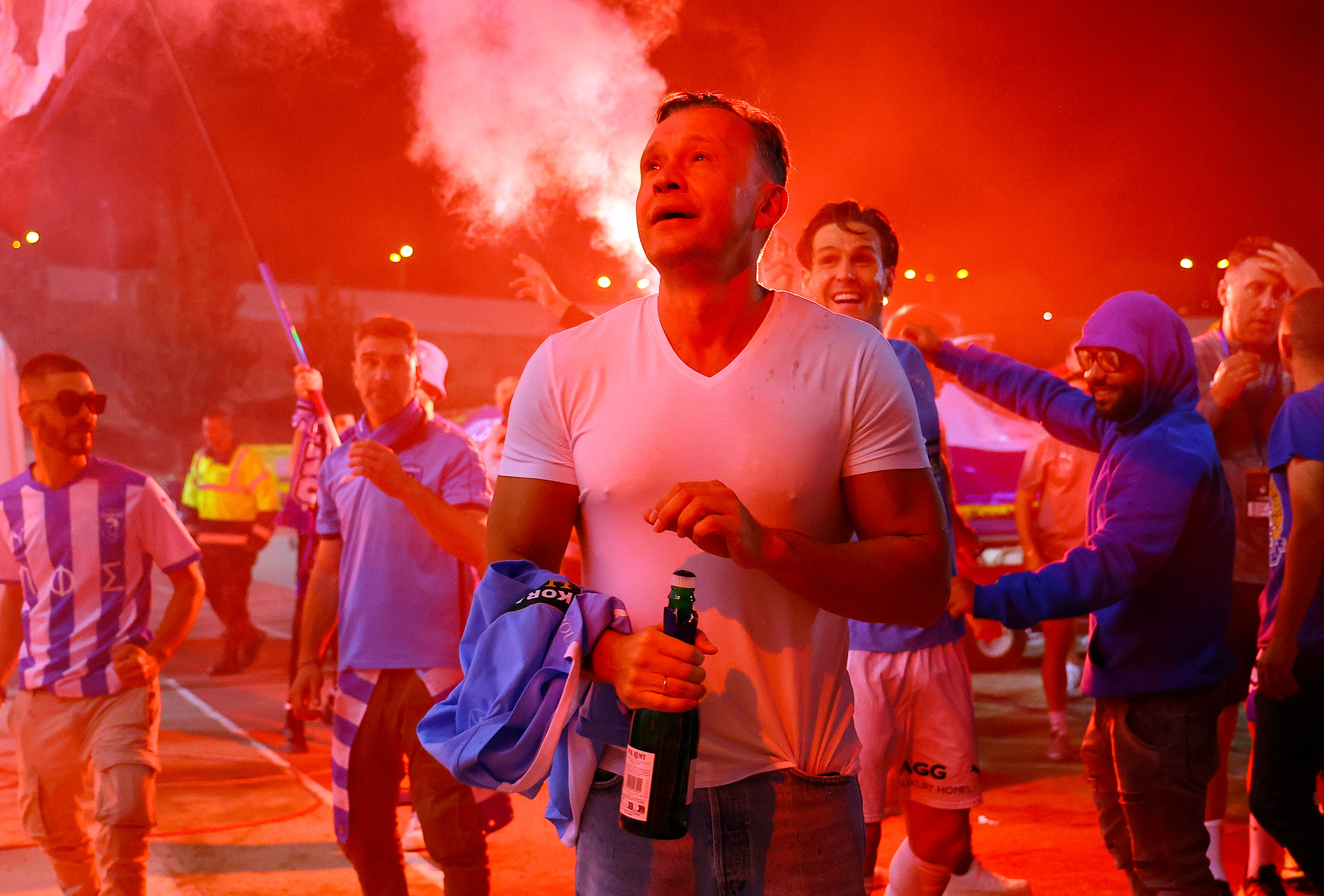 Άνοιξαν οι σαμπάνιες, άρχισε το πάρτι στην Πάφο – ΦΩΤΟΓΡΑΦΙΕΣ