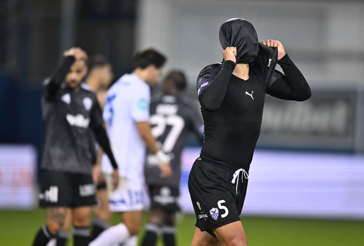 ΑΝΟΡΘΩΣΗ: Να βρει τη φόρμουλα για να μην... μπλέξει κι άλλο