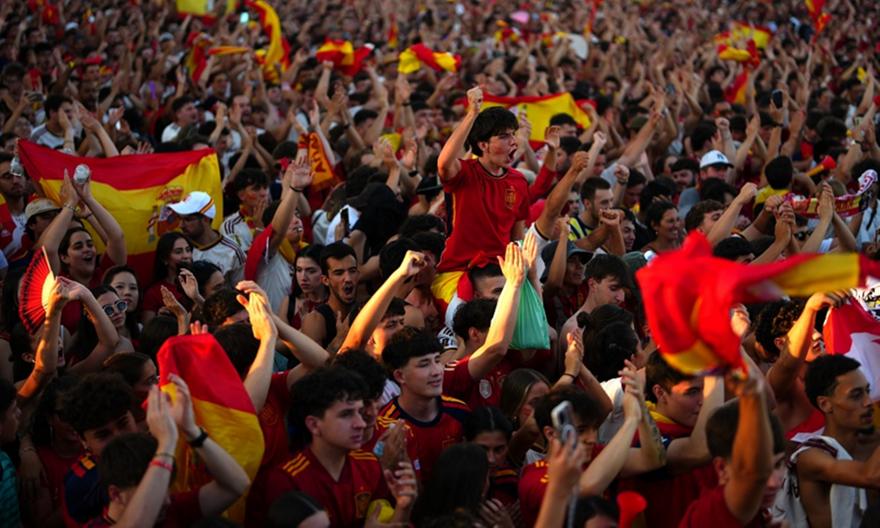 Live Streaming: Η εθνική Ισπανίας έφτασε στη Μαδρίτη - Η μεγάλη παρέλαση των πρωταθλητών κόσμου (ΒΙΝΤΕΟ)
