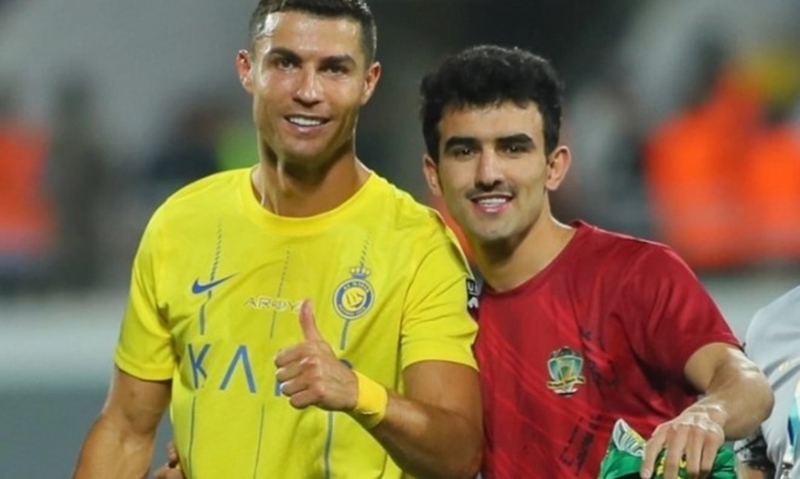 Αντίπαλος του Κριστιάνο πόζαρε για φωτογραφία κι έγραψε: «Με τον δεύτερο καλύτερο παίκτη στην ιστορία»