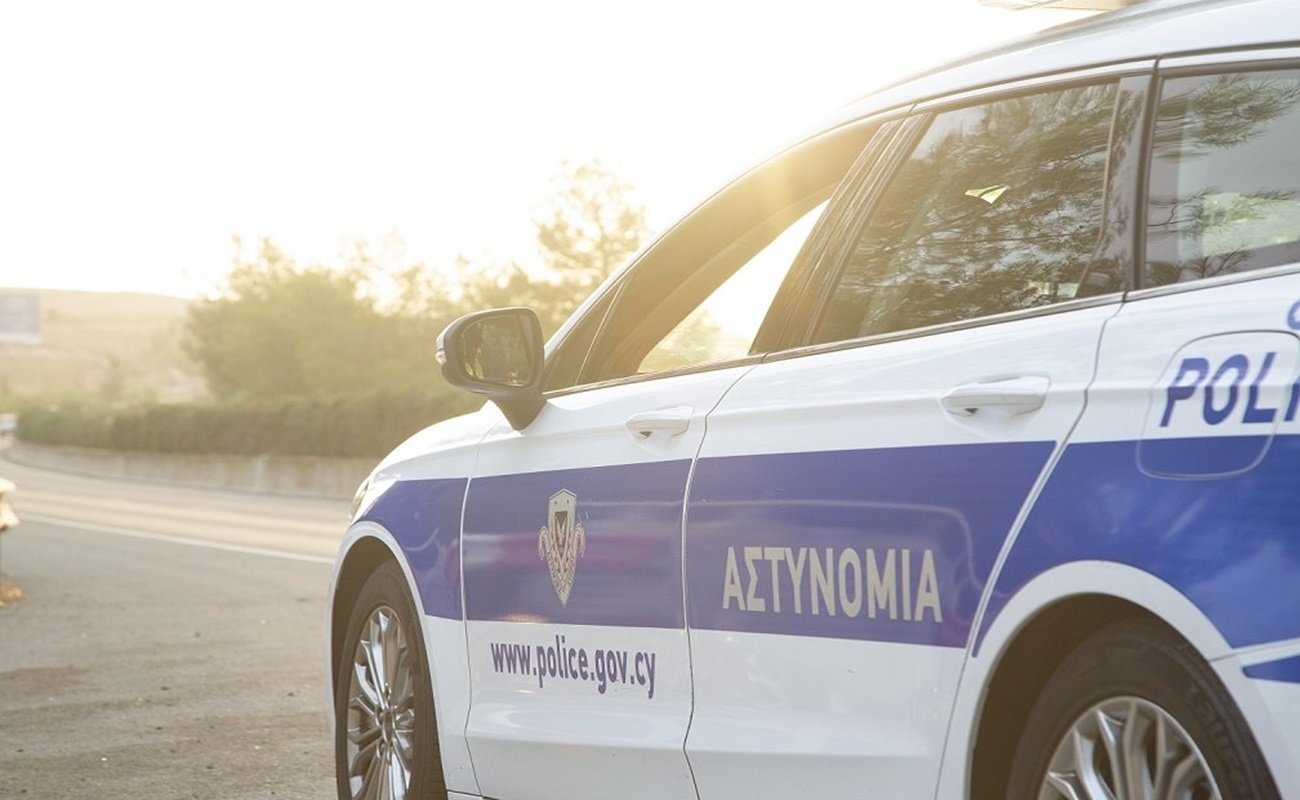 Αναστάτωση στη Λάρνακα: Σφοδρή σύγκρουση λεωφορείου με Bentley σε κυκλικό κόμβο - Δείτε φωτογραφίες