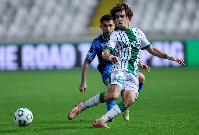 Λες και είναι… άλλος παίκτης!