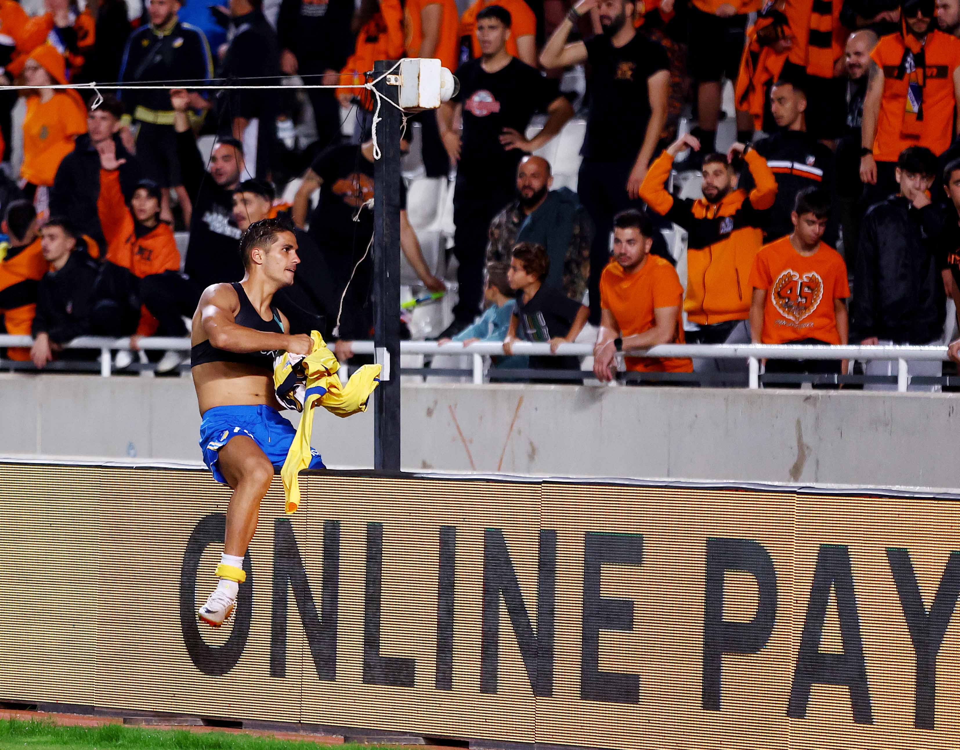 ΦΩΤΟΓΡΑΦΙΑ με το ΜΕΛΛΟΝ του ΑΠΟΕΛ!