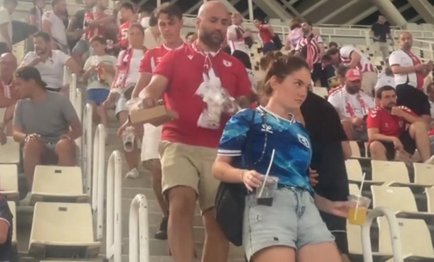 Όμορφες εικόνες στο ΟΑΚΑ: Οι οπαδοί της Σάμσουνσπορ μάζεψαν τα σκουπίδια μετά το ματς με τον Παναθηναϊκό Όμορφες εικόνες στο ΟΑΚΑ: Οι οπαδοί της Σάμσουνσπορ μάζεψαν τα σκουπίδια μετά το ματς με τον Παναθηναϊκό