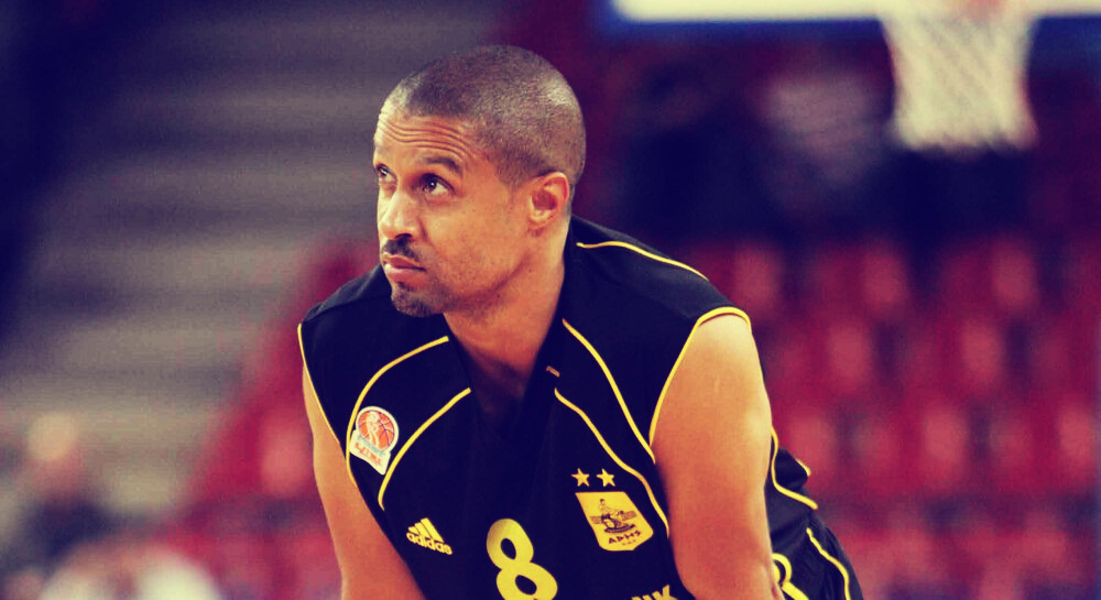 Ο Μαχμούντ Αμπντούλ-Ραούφ άλλαξε όνομα, θρησκεία, αλλά όχι πίστη και ιδανικά