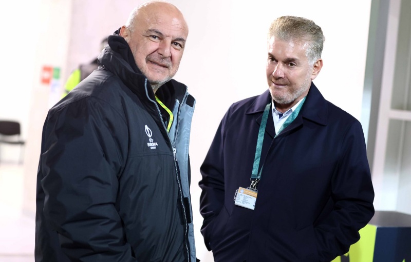 Τετ α τετ Καραπατάκη-Παπασταύρου πριν τη σέντρα (ΦΩΤΟΓΡΑΦΙΕΣ)