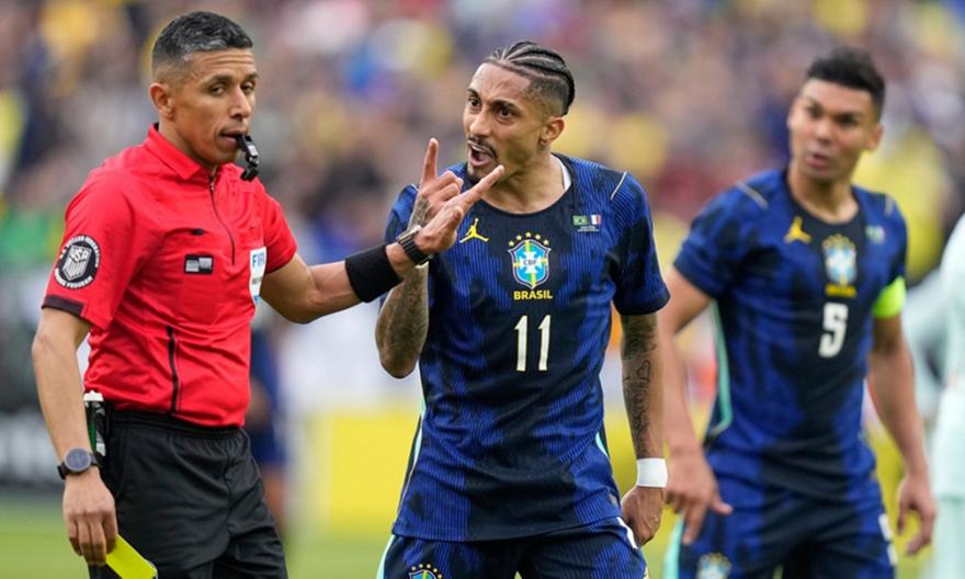 Συναγερμός στην Μπαρτσελόνα: Τραυματίστηκε στο φιλικό της Βραζιλίας ο Ραφίνια