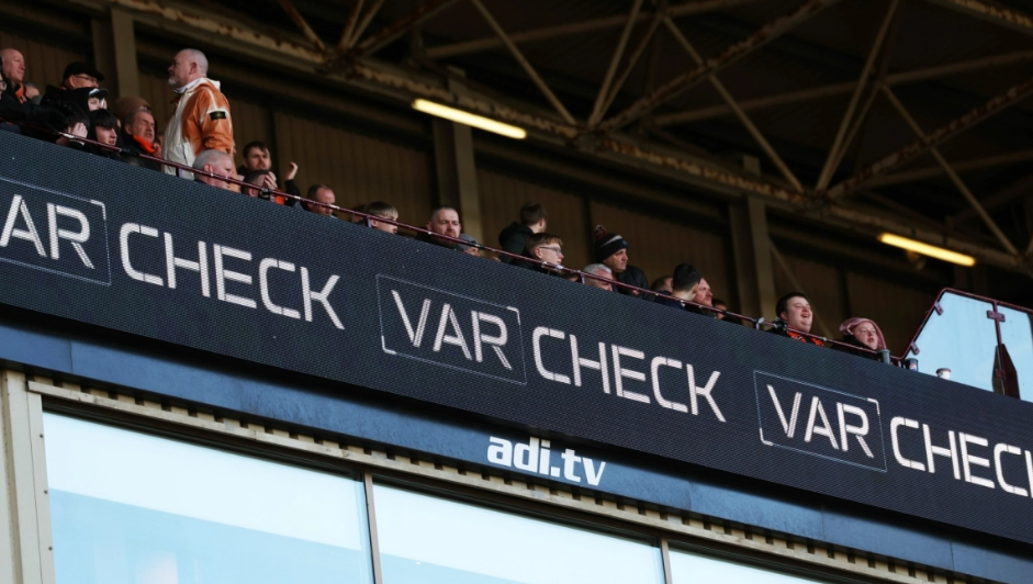 Premier League: Ανάβει το πράσινο φως για έλεγχο VAR στα κόρνερ