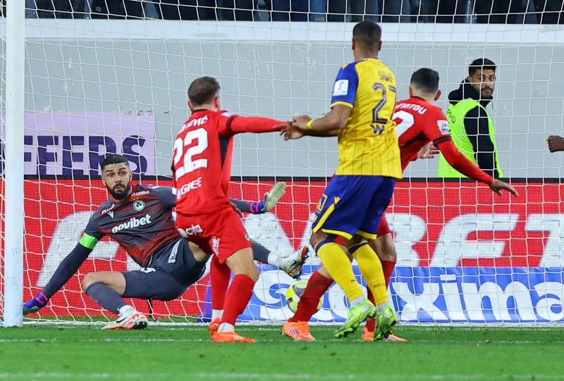 «ΕΞΩΓΗΙΝΟΣ» Φαμπιάνο: Έκανε την απόκρουση της χρονιάς - Δείτε την φάση στο 45'! (ΒΙΝΤΕΟ)