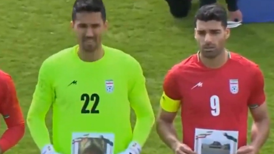 Συγκλονιστική κίνηση από το Ιράν: Με φωτογραφίες θυμάτων πολέμου πριν τη σέντρα στο φιλικό με τη Νιγηρία