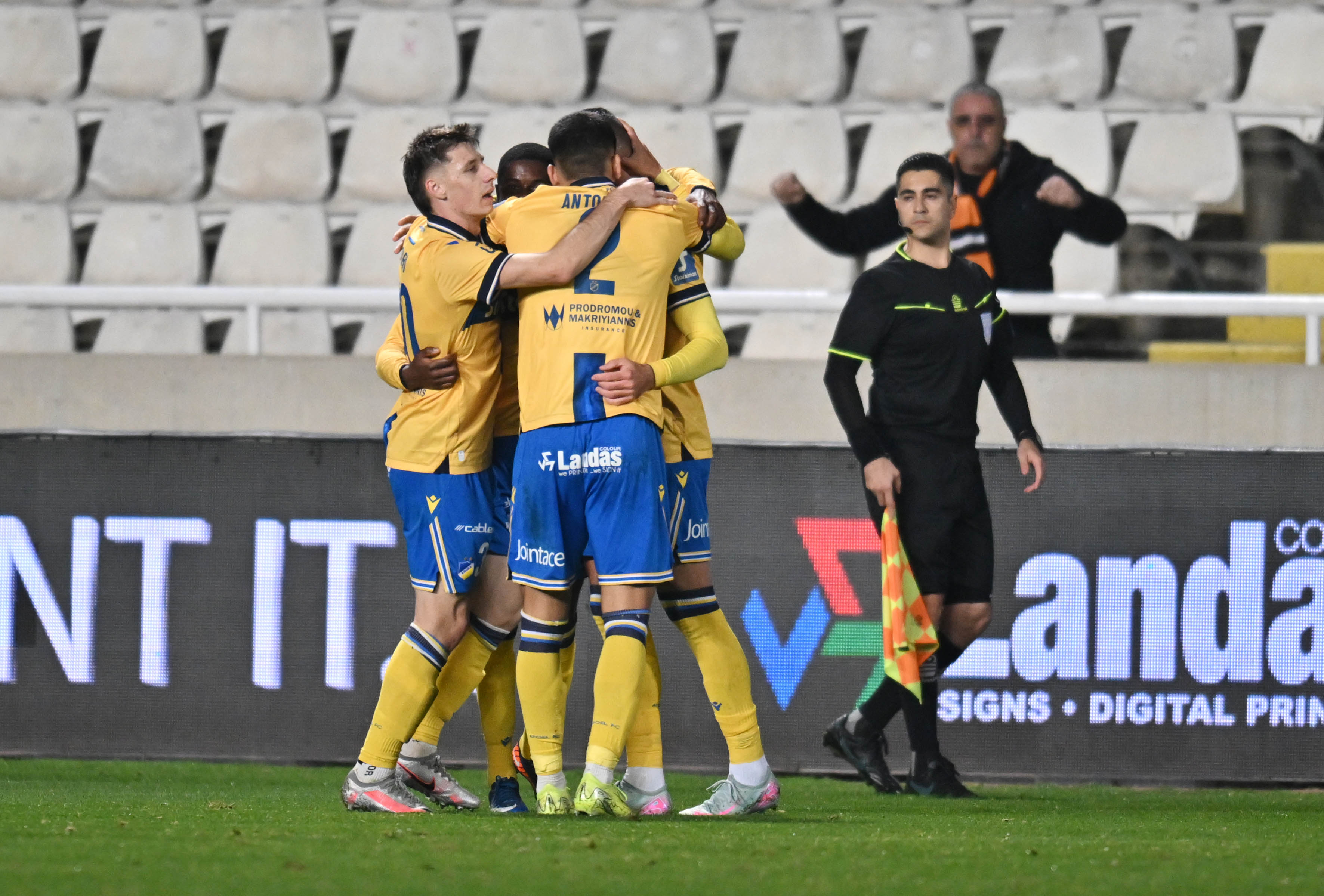 ΑΠΟΕΛ - Ακρίτας Χλώρακας 2-1: Νίκη δια πυρός και σιδήρου με Ντράζιτς 