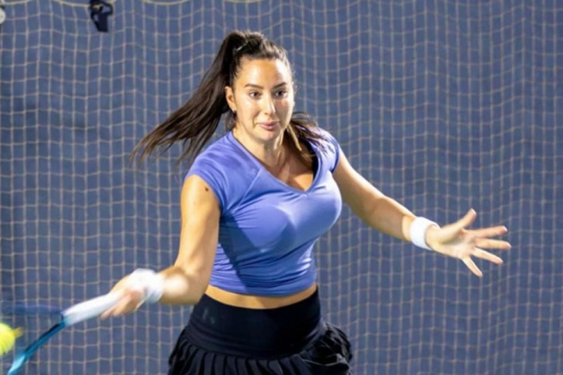 «Φυσικά, είναι μεγάλα, αλλά δεν είναι ότι δεν μπορώ να παίξω»: Κορυφαία τενίστρια έμεινε άναυδη από ερώτηση δημοσιογράφου για το στήθος της! «Φυσικά, είναι μεγάλα, αλλά δεν είναι ότι δεν μπορώ να παίξω»: Κορυφαία τενίστρια έμεινε άναυδη από ερώτηση δημοσιογράφου για το στήθος της!