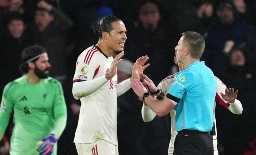 «Έφταιξε ο αέρας»: Φαν Ντάικ και Σλοτ έριξαν στα... μποφόρ την ευθύνη για την ήττα της Λίβερπουλ! (ΒΙΝΤΕΟ)