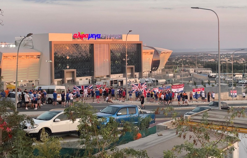 Με τις μπύρες στα χέρια οι οπαδοί της Ρέιντζερς! (ΦΩΤΟΓΡΑΦΙΕΣ)