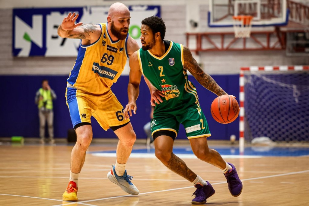 Νίκη-ισοφάριση για τον ΑΠΟΕΛ, επί της ΑΕΚ