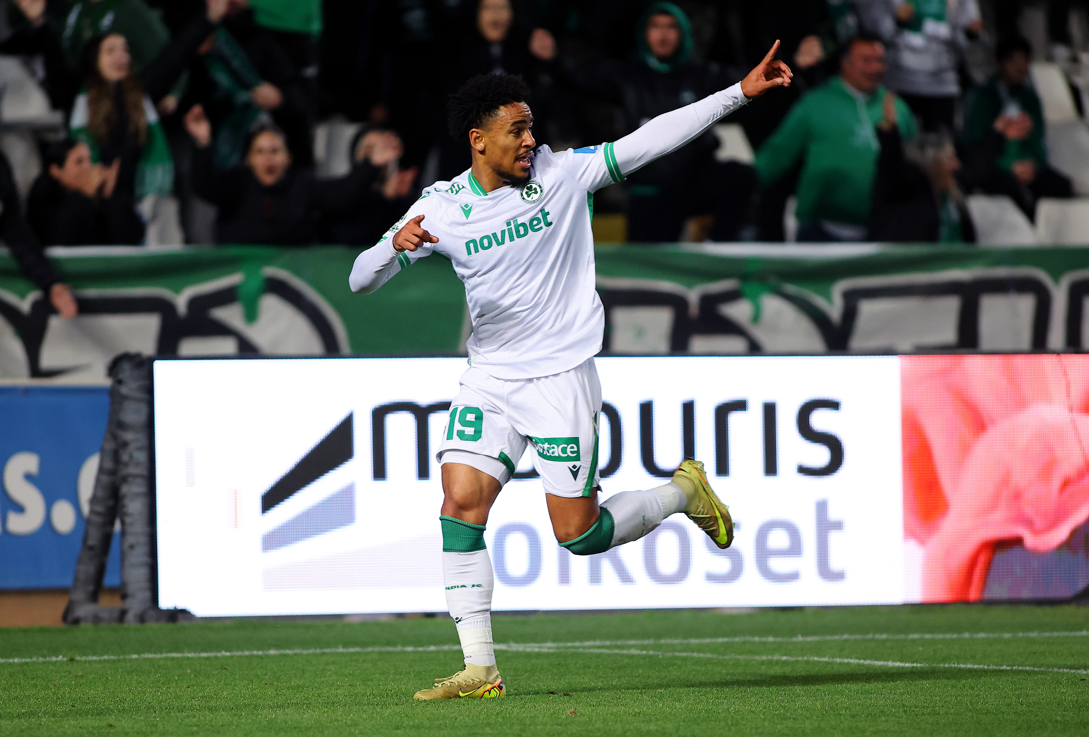 Το άλλο που συζητιέται για τον «καυτό» Μαέ! 