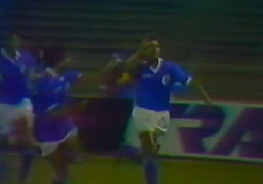 AΤΑΚΑ που... έγραψε - «Ρε φίλε όταν πήγαινες να το εκτελέσεις σε έβλεπα... δεκάλιρα» (ΒΙΝΤΕΟ)