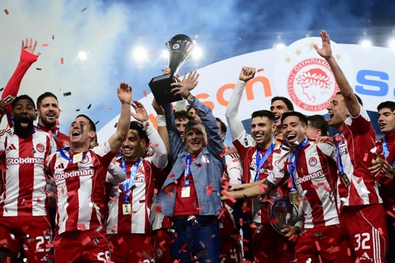 ΟΛΥΜΠΙΑΚΟΣ: Το απίστευτο ρεκόρ που έχει με τις κούπες στα γήπεδα όλης της Ελλάδας!