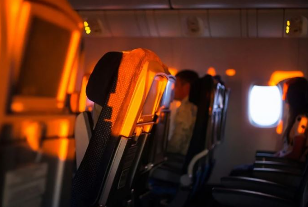 7 πράγματα που δεν πρέπει ποτέ να φοράτε στο αεροπλάνο - Ποιος ο λόγος