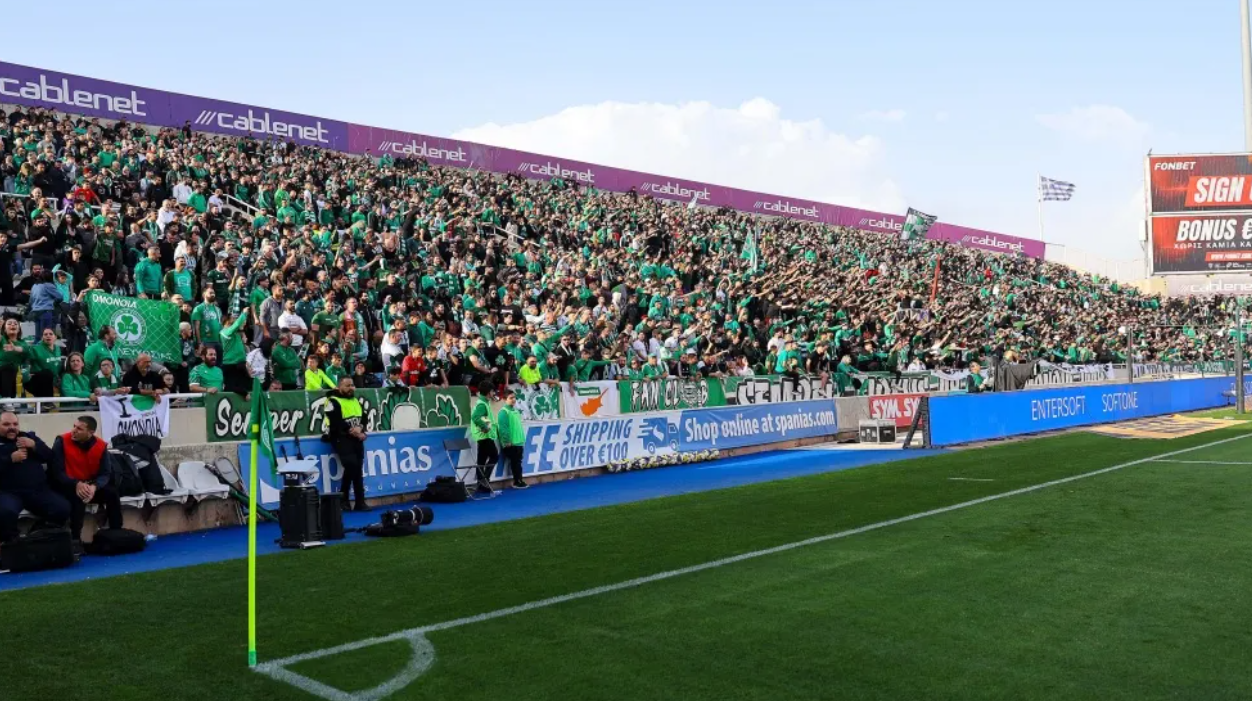 ΤΡΕΛΑ για ένα εισιτήριο - ΠΡΑΣΙΝΗ ΛΑΤΡΕΙΑ για να την δουν πρωταθλήτρια ξανά!