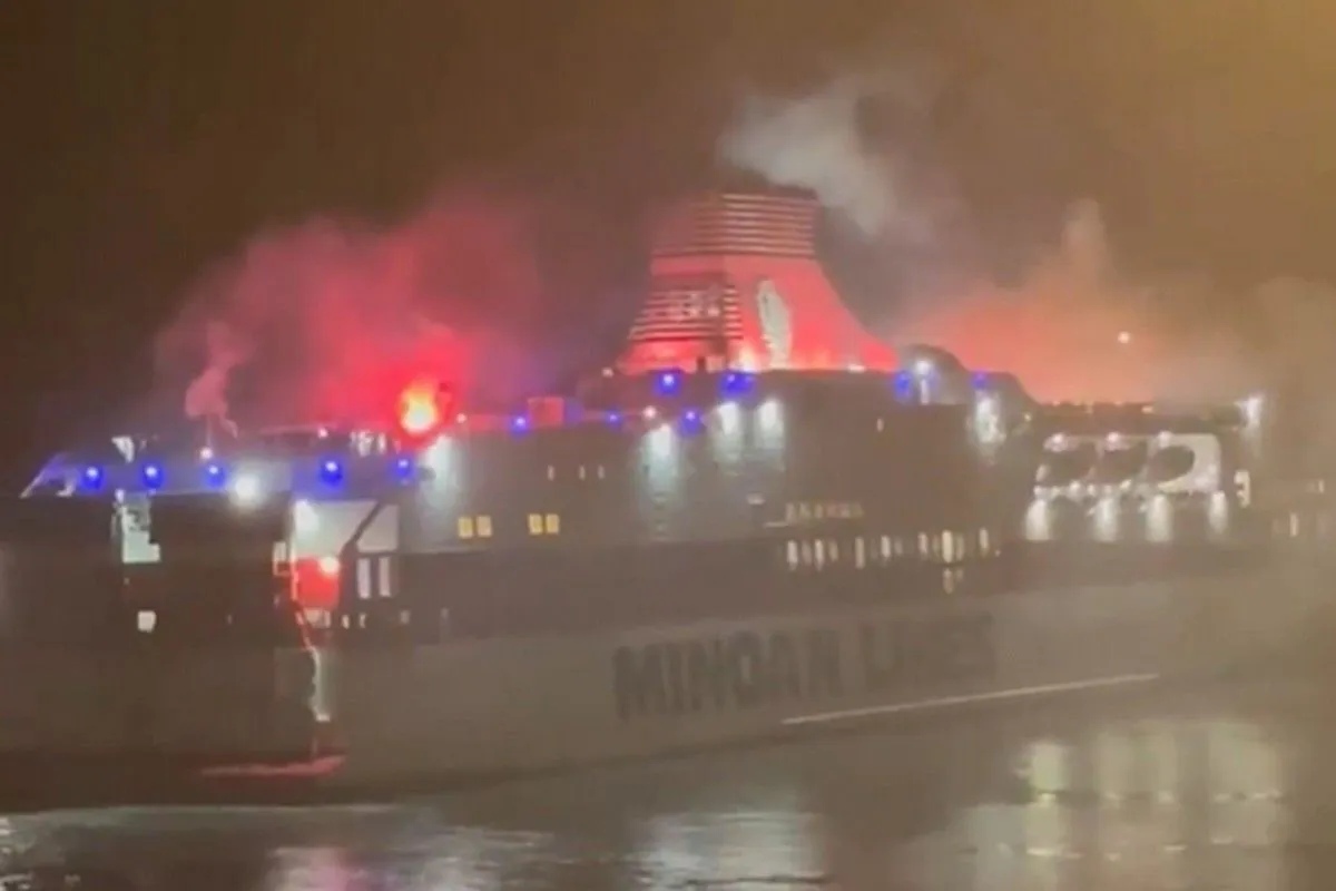 Κρητική τρέλα για τον τελικό: Πήρε «φωτιά» το καράβι που μεταφέρει τους φίλους του ΟΦΗ - VIDEOS που κόβουν την ανάσα 