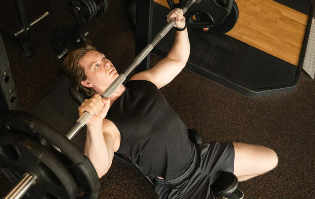 Οι Ασκήσεις που Θα Ανεβάσουν τη Δύναμή σου στο Bench Press