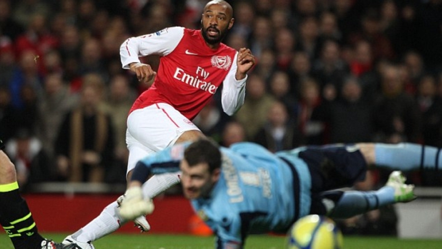 Ο Ανρί γυρνά, σκοράρει με πλασέ και αναδεικνύει γιατί θα είναι για πάντα ένας «θρύλος» της Άρσεναλ! 