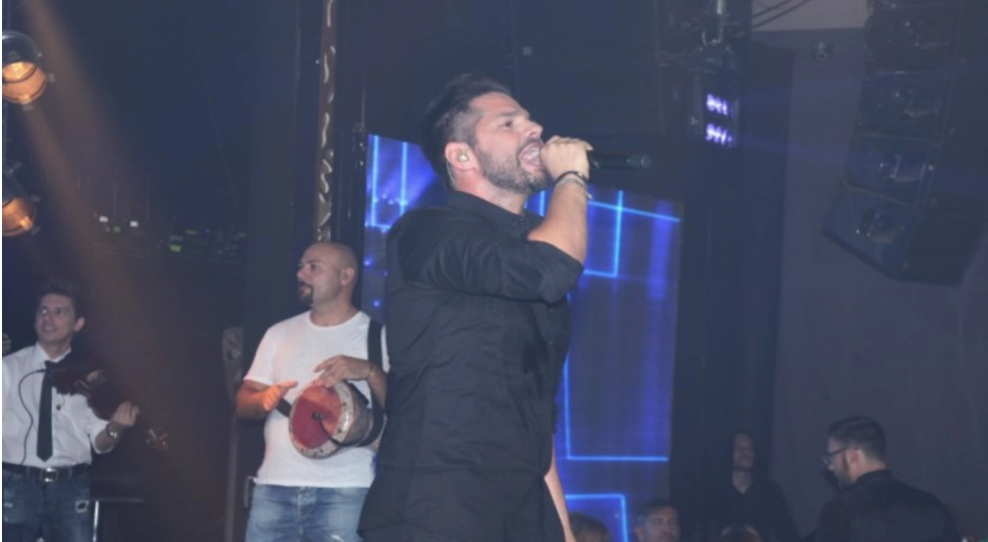 Ο Τσαλίκης διέκοψε το live του γιατί νόμιζε ότι τον σημαδεύουν με όπλο: «Μ@λ@κ@ έτσι θα πεθάνω» (BINTEO)