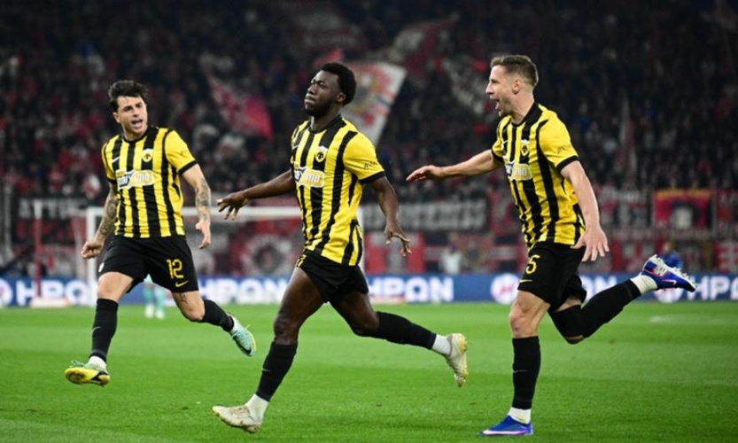 ΑΕΚ από... ατσάλι, άλωσε το Φάληρο κόντρα στον τραγικό Ολυμπιακό και φουλάρει για το πρωτάθλημα!