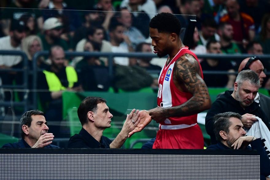 Τρεις αγωνιστικές και βαρύ πρόστιμο για χειρονομία στο Παναθηναϊκός-Ολυμπιακός