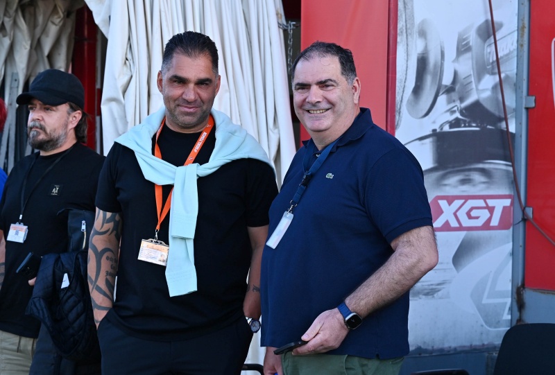 «Πρέπει να τρώω το ξύλο της αρκούδας επειδή είμαστε κουμπάροι με τον Κούμα; – Γιατί να μου μένει εμένα η τάτσα;»