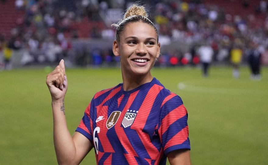 Έγινε η πιο ακριβοπληρωμένη παίκτρια ποδοσφαίρου του κόσμου η κόρη του Ρόντμαν