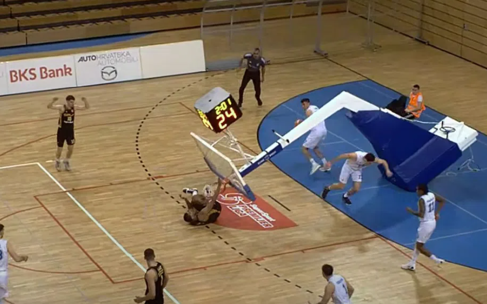 Τρομακτικό περιστατικό στην Κροατία: Αμερικανός φόργουορντ σώθηκε την τελευταία στιγμή από κατάρρευση μπασκέτας