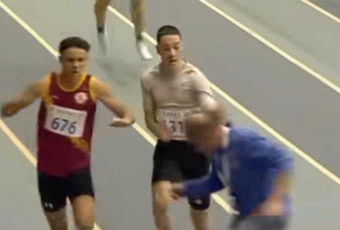 Αδιανόητο σκηνικό σε αγώνα κλειστού στίβου: Έχασε την πρωτιά γιατί συγκρούστηκε με κριτή! (ΒΙΝΤΕΟ)