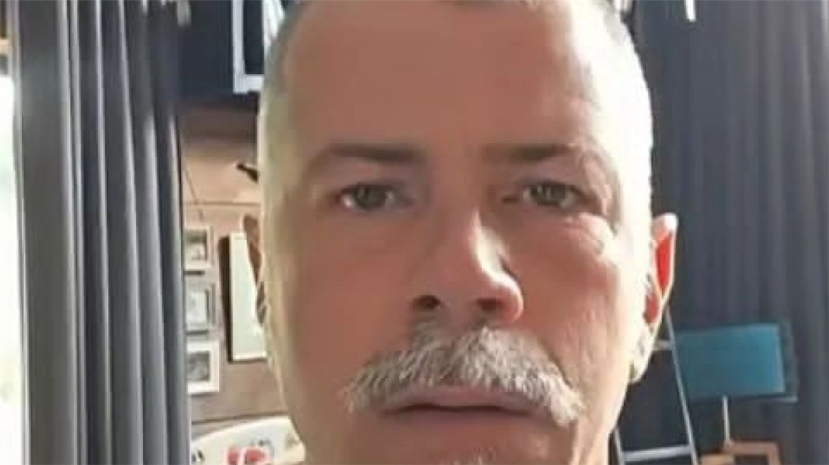 Το νέο look του σπουδαίου παλαίμαχου ποδοσφαιριστή προκαλεί έκπληξη - Τον αναγνωρίζετε; (ΒΙΝΤΕΟ)